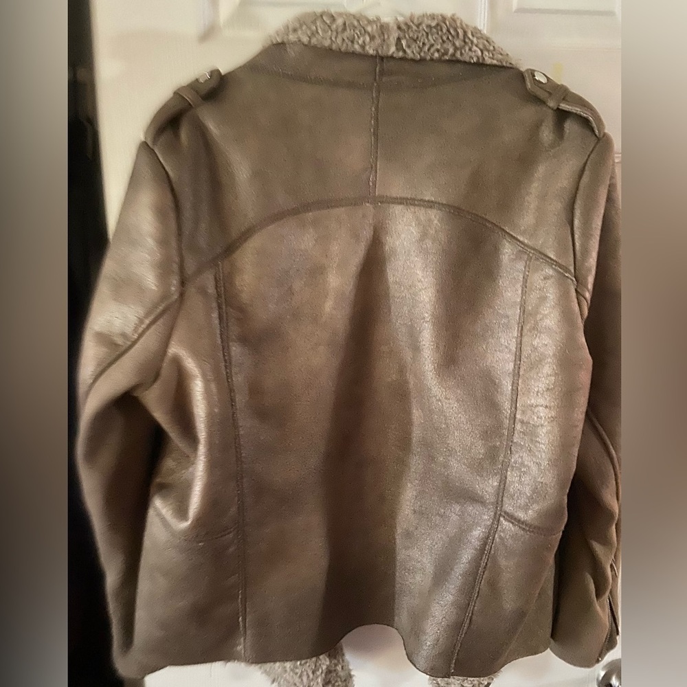 Gorgeous lightweight coat. Worn once. Size 1x
